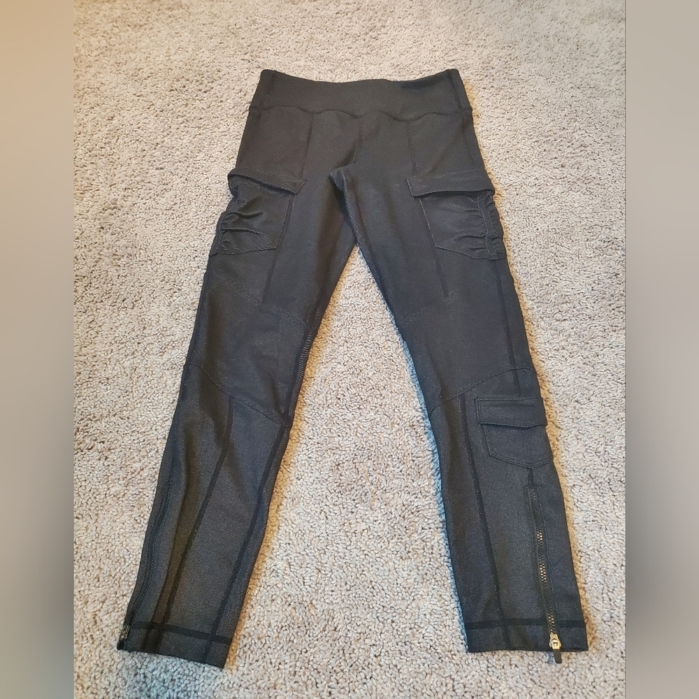Lululemon Scenic Route Cargo Leggings with Zipper Detail Size 6